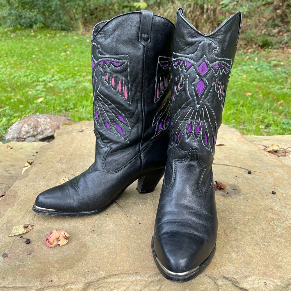 Black Vintage Cowgirl boots!